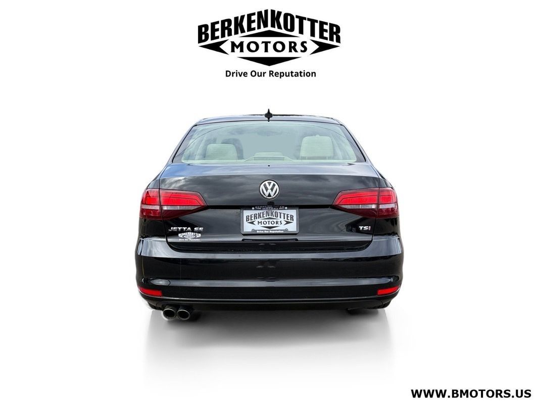 Used 2017 Volkswagen Jetta SE FWD image 4