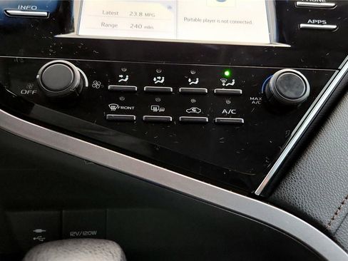 Certified 2018 Toyota Camry LE w/ Convenience Package image 25