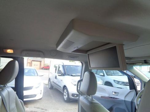 Used 2012 Toyota Sienna XLE image 24