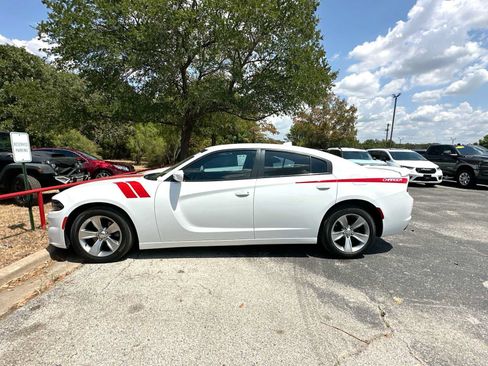 Used 2018 Dodge Charger SXT Plus RWD image 2