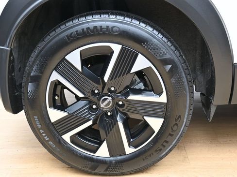 Used 2025 Nissan Kicks SV AWD/4WD image 15