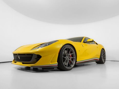 Used 2018 Ferrari 812 Superfast RWD image 13