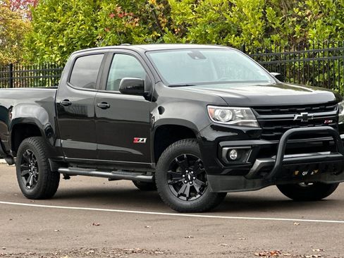Used 2021 Chevrolet Colorado Z71 w/ Z71 Midnight Edition image 2