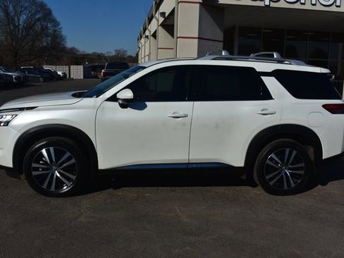 Used 2024 Nissan Pathfinder Platinum w/ Cargo Package image 9