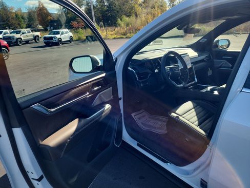 New 2026 GMC Acadia Denali Ultimate image 11