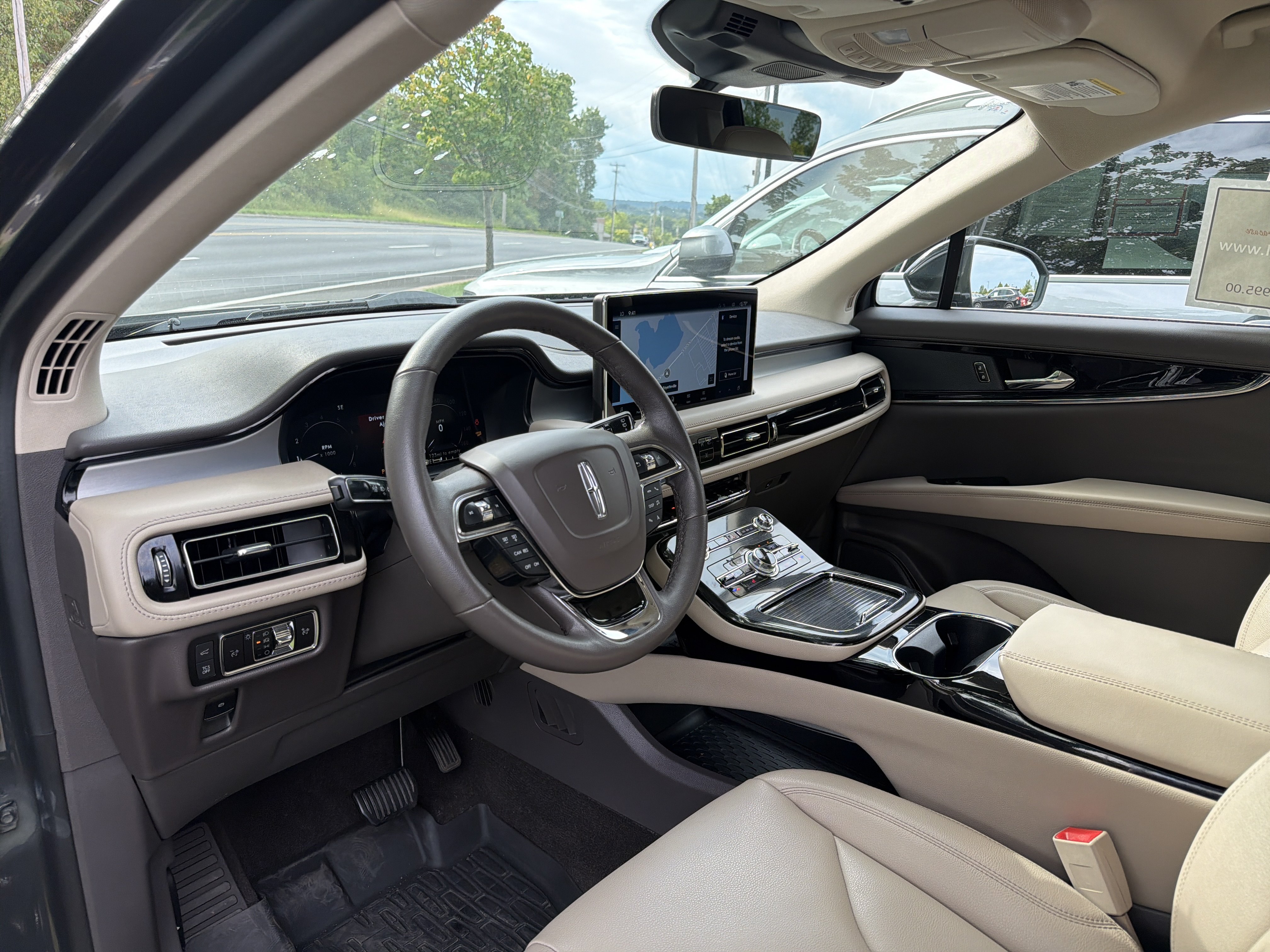 Used 2023 Lincoln Nautilus AWD w/ Premium Package image 8