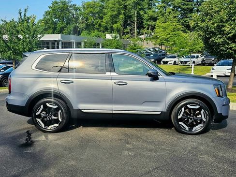 Used 2023 Kia Telluride EX w/ EX Captain's Chair Package FWD image 7