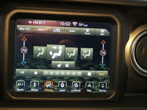 Used 2019 Jeep Wrangler Unlimited Sahara w/ Uconnect 4C Nav & Sound Group AWD/4WD image 22