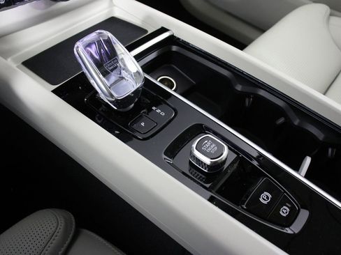 New 2026 Volvo XC60 T8 Ultra w/ Protection Package Premier AWD/4WD image 7