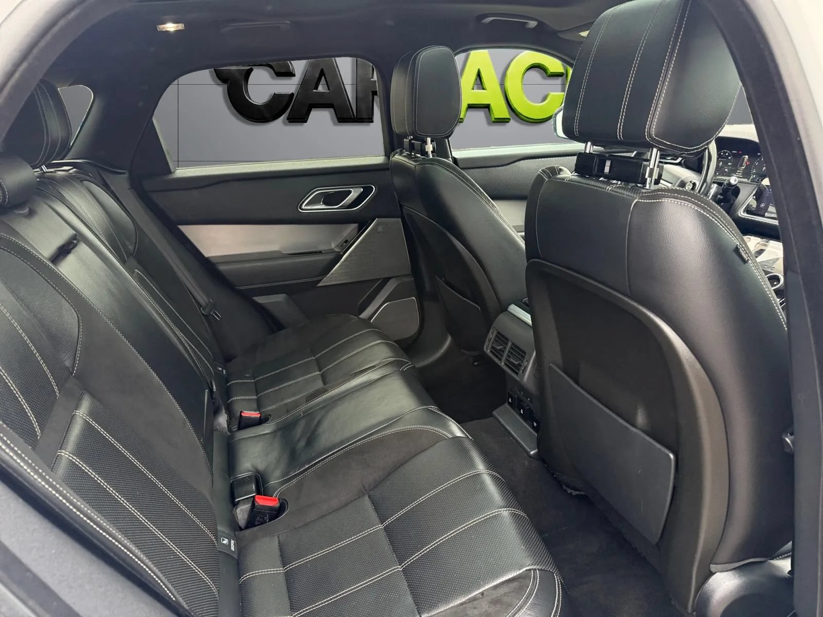 Used 2018 Land Rover Range Rover Velar R-Dynamic SE AWD/4WD image 21