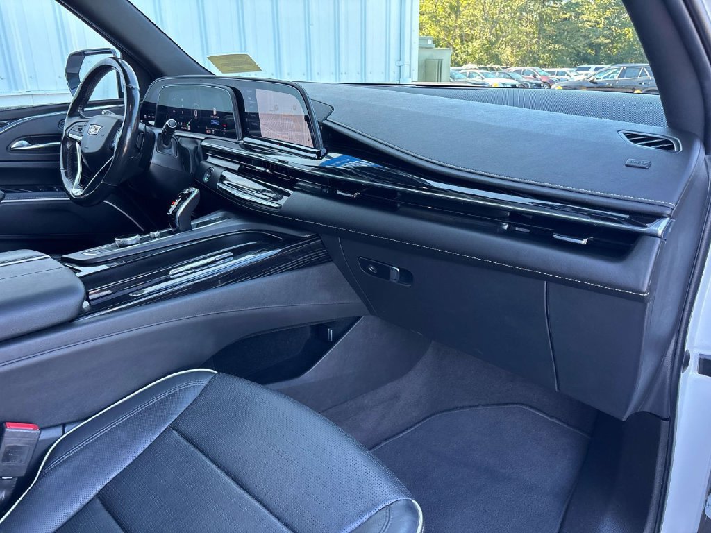Used 2021 Cadillac Escalade Sport w/ LPO, ONYX Package AWD/4WD image 21