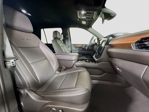 Used 2025 GMC Yukon Denali AWD/4WD image 29