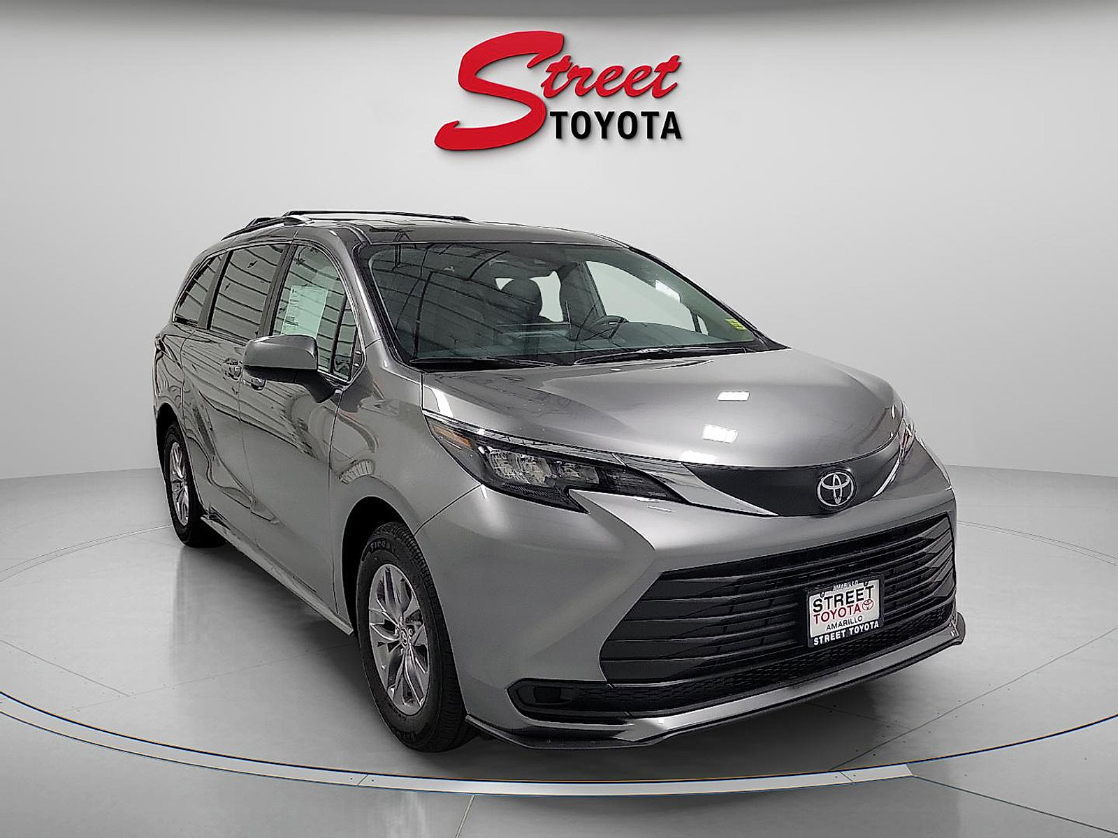 Certified 2026 Toyota Sienna LE FWD image 5