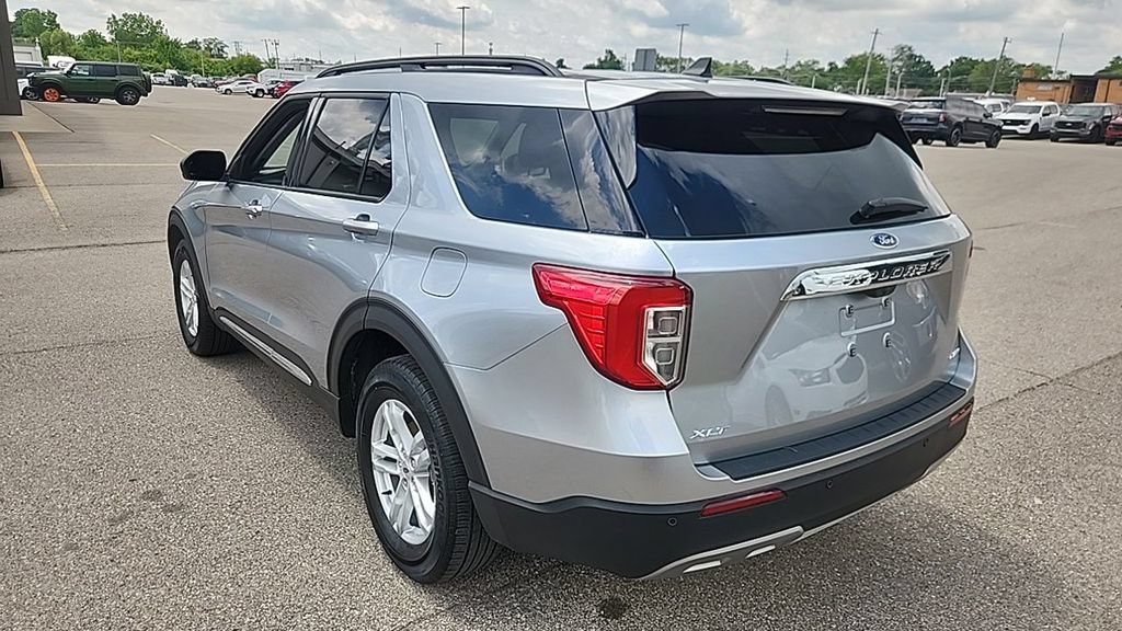 Used 2024 Ford Explorer XLT w/ Equipment Group 202A AWD/4WD image 4