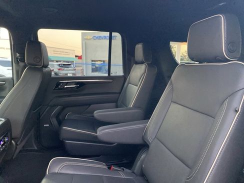 Used 2025 Chevrolet Suburban Premier image 24