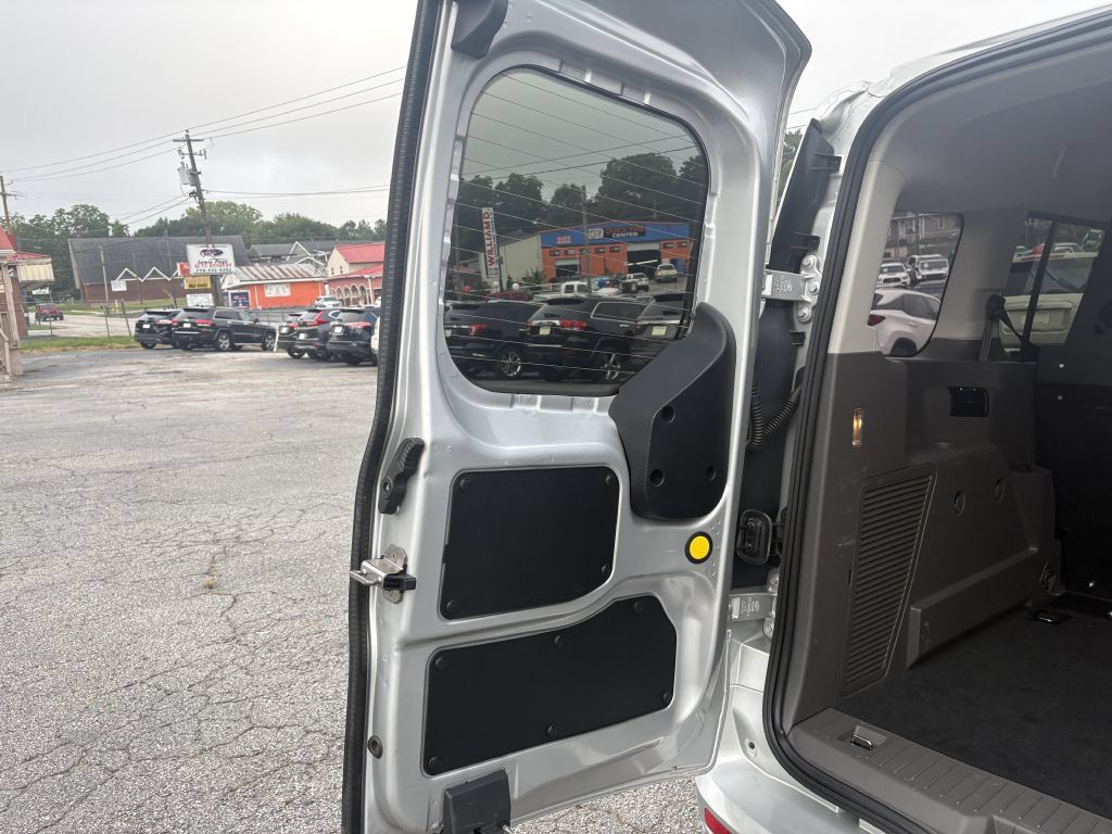 Used 2022 Ford Transit Connect XLT FWD image 6