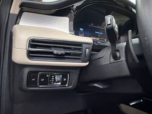 Certified 2025 Lincoln Corsair AWD image 32