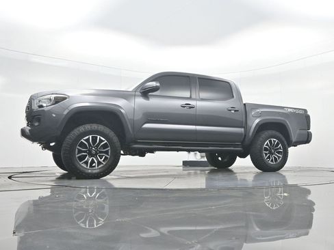 Used 2022 Toyota Tacoma TRD Sport w/ Technology Package AWD/4WD image 26