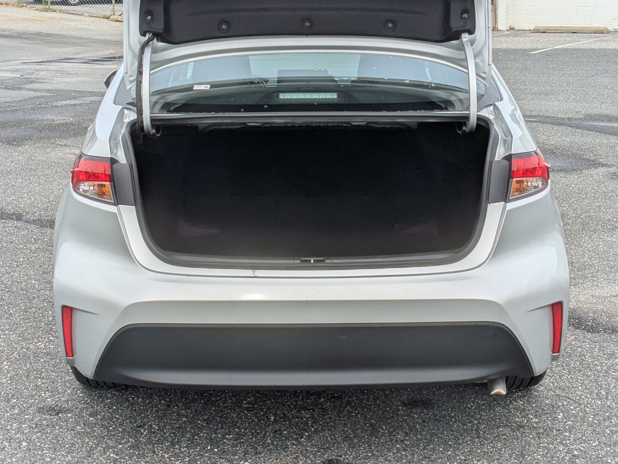 Used 2024 Toyota Corolla LE FWD image 8