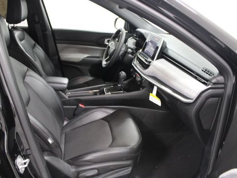 Used 2025 Jeep Compass Latitude AWD/4WD image 25
