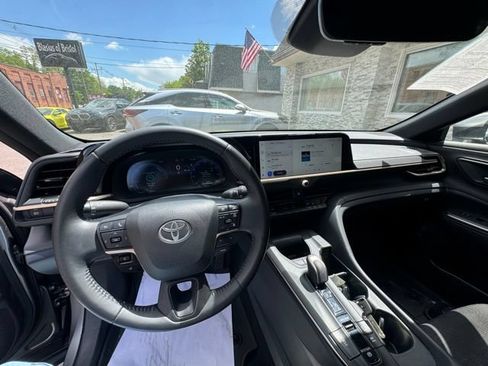 Used 2023 Toyota Crown AWD/4WD image 9