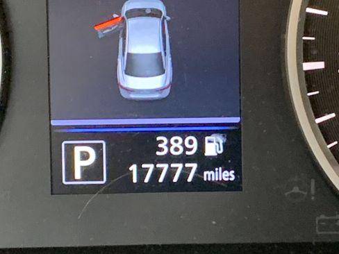 Used 2025 Nissan Sentra S image 9