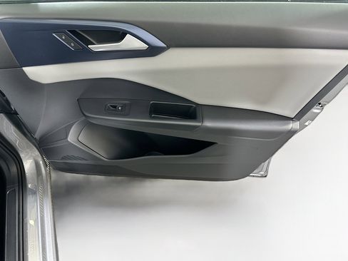 Used 2023 Volkswagen Taos SE w/ Panoramic Sunroof Package image 31