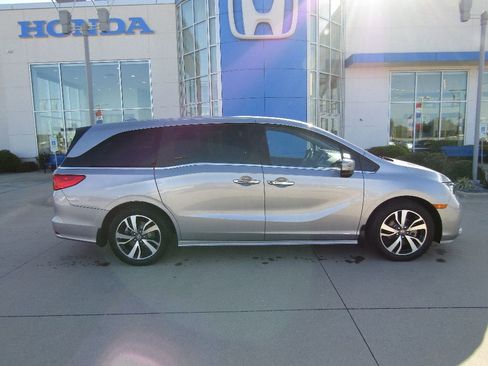 Used 2024 Honda Odyssey Touring image 4