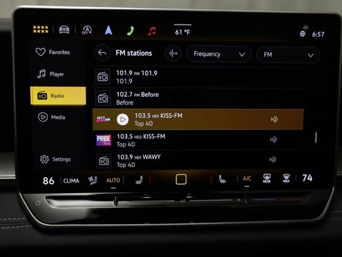 Used 2025 Volkswagen Tiguan SE w/ Panoramic Sunroof Package AWD/4WD image 8