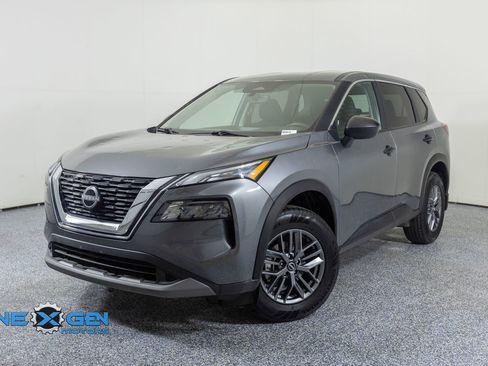 Used 2023 Nissan Rogue S AWD/4WD image 3