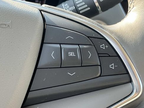 Used 2018 Cadillac XT5 Luxury w/ Driver Awareness Package FWD image 39