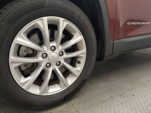 Used 2019 Jeep Cherokee Latitude w/ Popular Appearance Group image 31