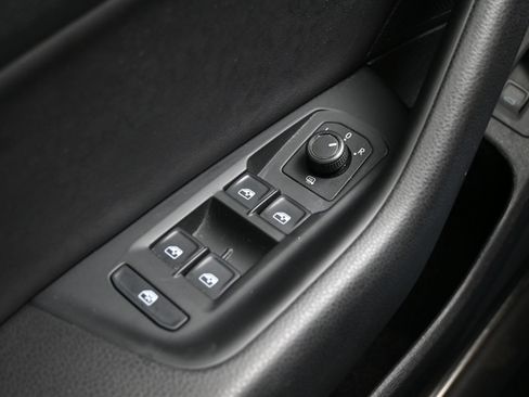 Used 2019 Volkswagen Arteon SE FWD image 25
