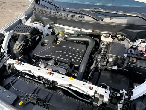 Used 2024 GMC Terrain SLE image 34