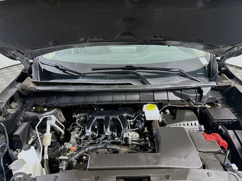 Used 2025 Nissan Pathfinder SV image 35