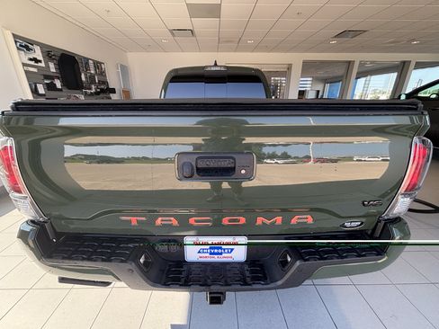 Used 2022 Toyota Tacoma TRD Sport w/ Technology Package AWD/4WD image 6