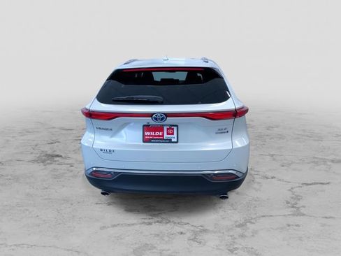 Certified 2022 Toyota Venza XLE image 9