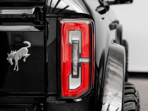 Used 2025 Ford Bronco Badlands AWD/4WD image 19