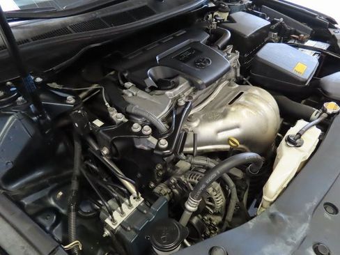 Used 2015 Toyota Camry SE image 32