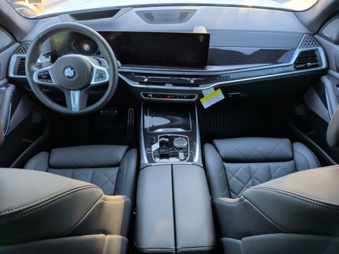 Certified 2025 BMW X7 xDrive40i w/ M Sport Package image 33