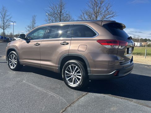 Used 2017 Toyota Highlander XLE image 7