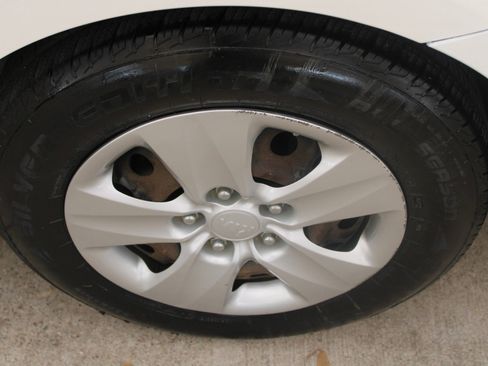 Used 2017 Kia Forte LX image 19