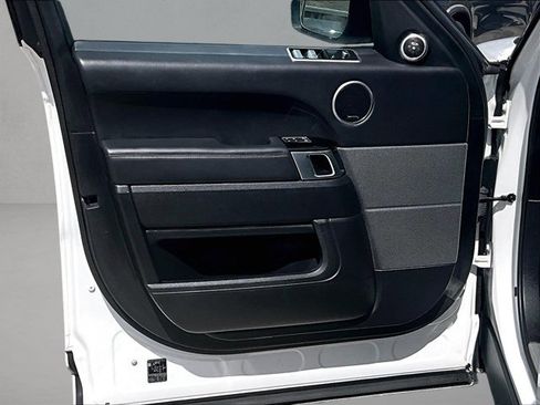 Used 2019 Land Rover Range Rover Sport HST image 18