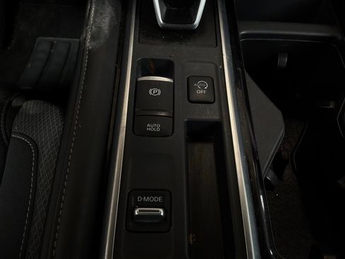 Used 2025 Nissan Pathfinder SV FWD image 23