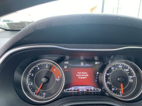 Used 2019 Jeep Cherokee Trailhawk image 17