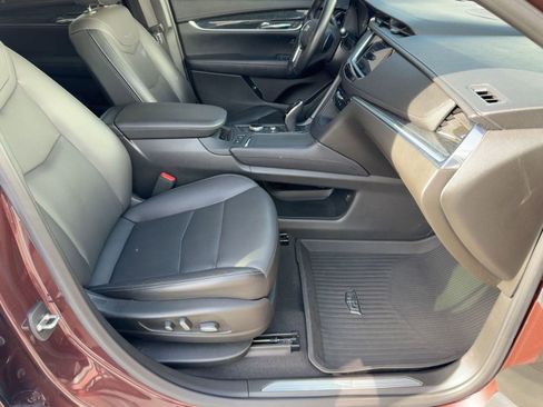 Certified 2022 Cadillac XT5 Premium Luxury w/ LPO, Floor Liner Package image 30