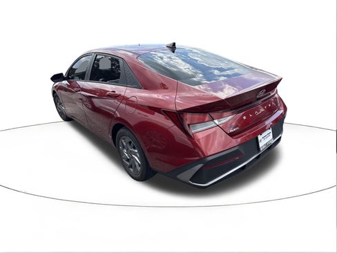 Used 2024 Hyundai Elantra SEL FWD image 3