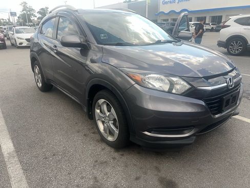 Used 2018 Honda HR-V LX image 4
