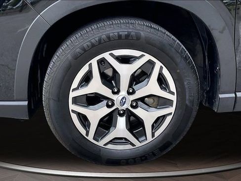 Used 2022 Subaru Forester Premium AWD/4WD image 9