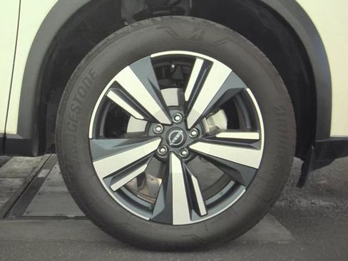 Used 2023 Nissan Rogue SL AWD/4WD image 17